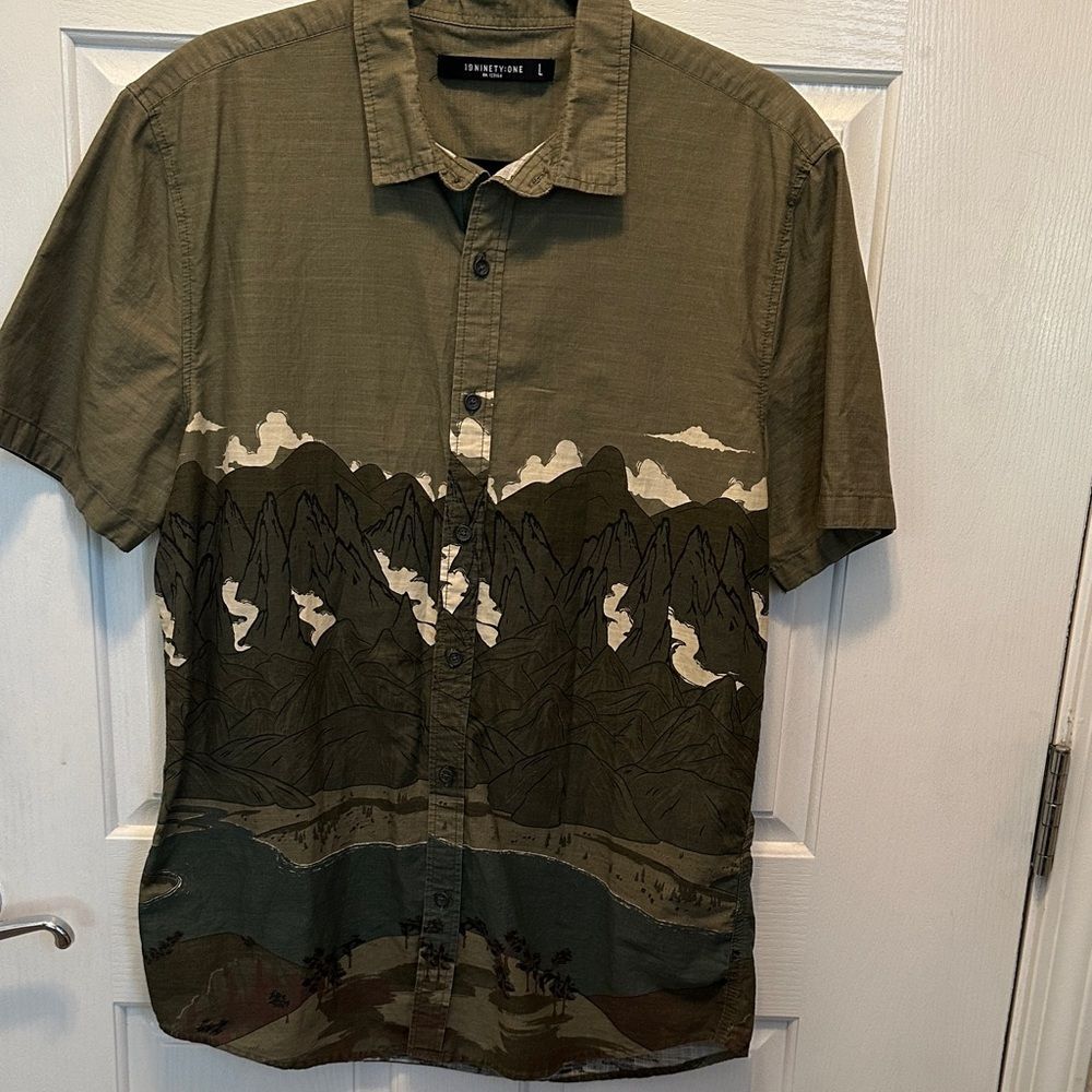 Cotton On, 100-% Cotton Olive Mountain-Print Short-Sleeve Button-Down Shirt Lrg